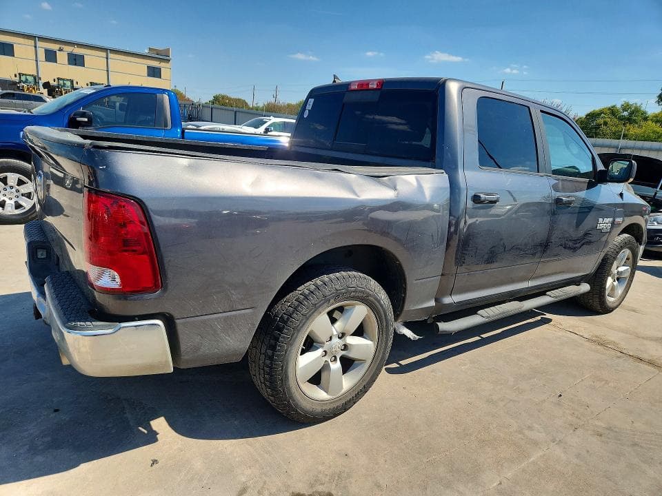 2019 RAM 1500 CLASSIC SLT 3