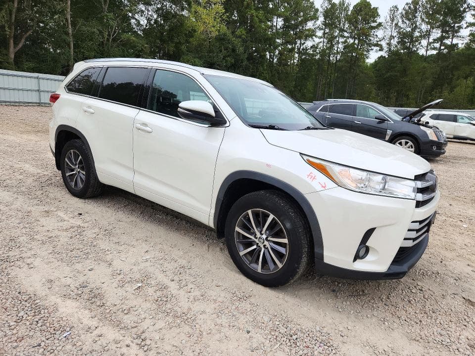 2018 TOYOTA HIGHLANDER XLE 4
