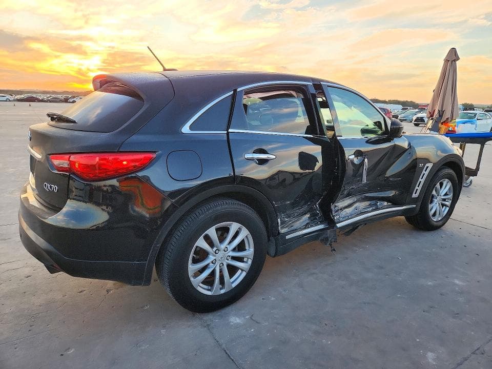 2017 INFINITI QX70 BASE 3