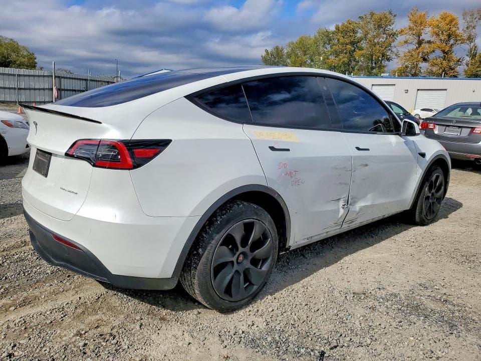 2023 TESLA MODEL Y 3