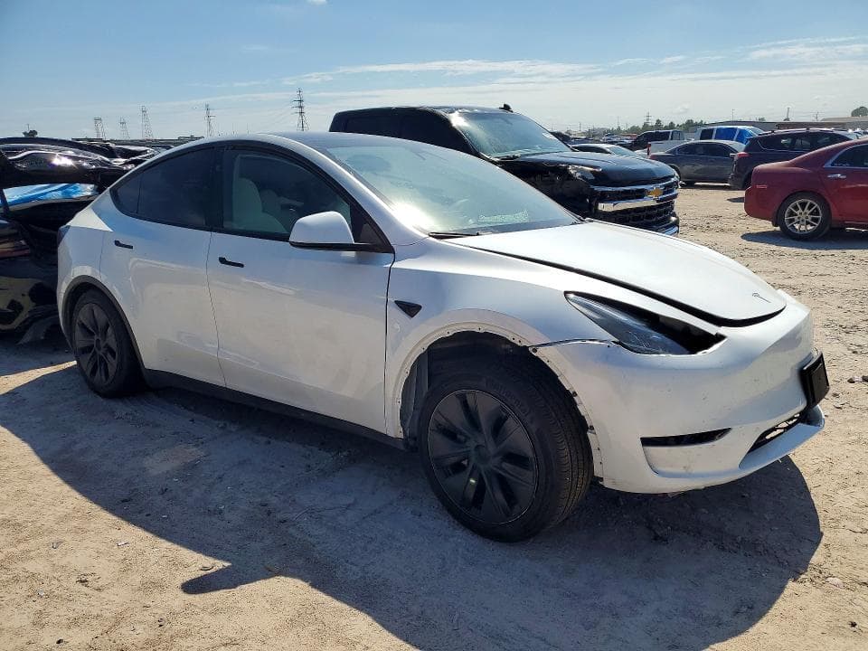 2024 TESLA MODEL Y 4