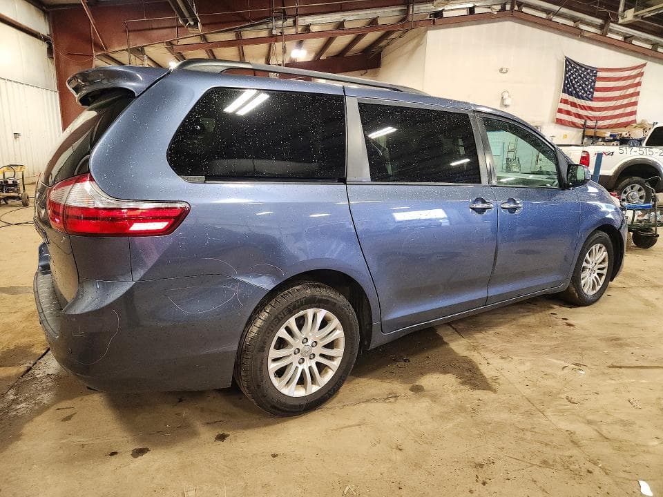 2017 TOYOTA SIENNA XLE 8-PASSENGER 3