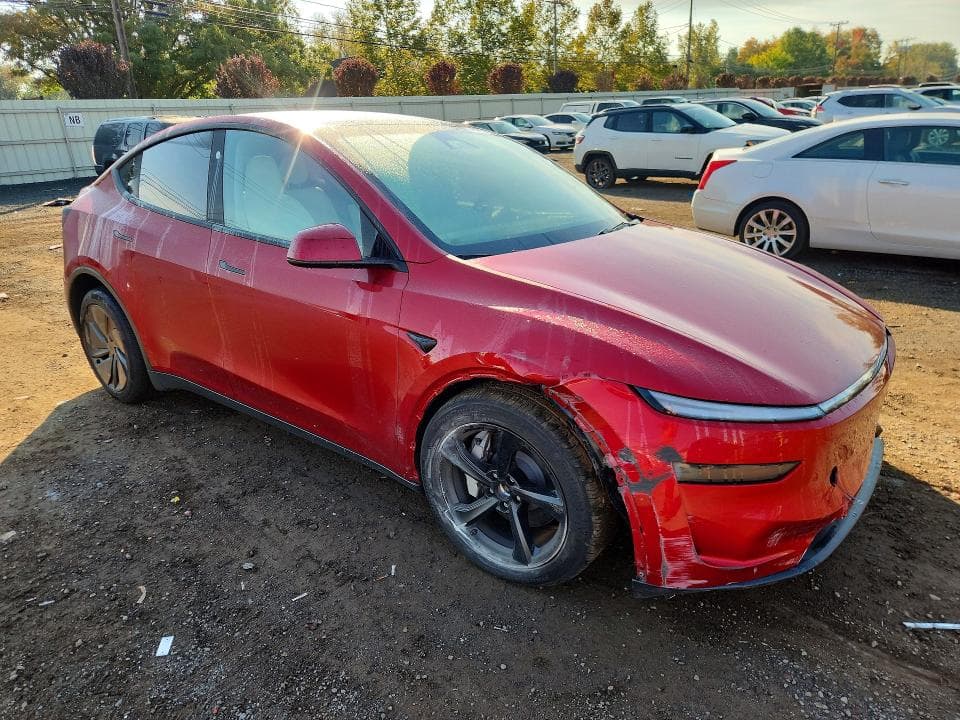 2026 TESLA MODEL Y 4