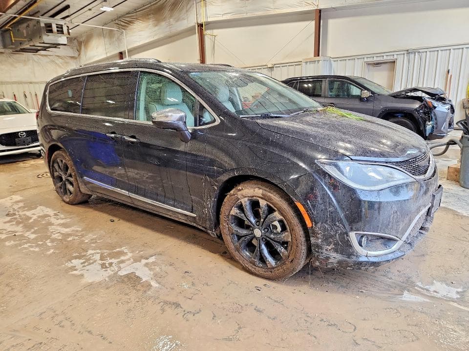 2017 CHRYSLER PACIFICA LIMITED 4