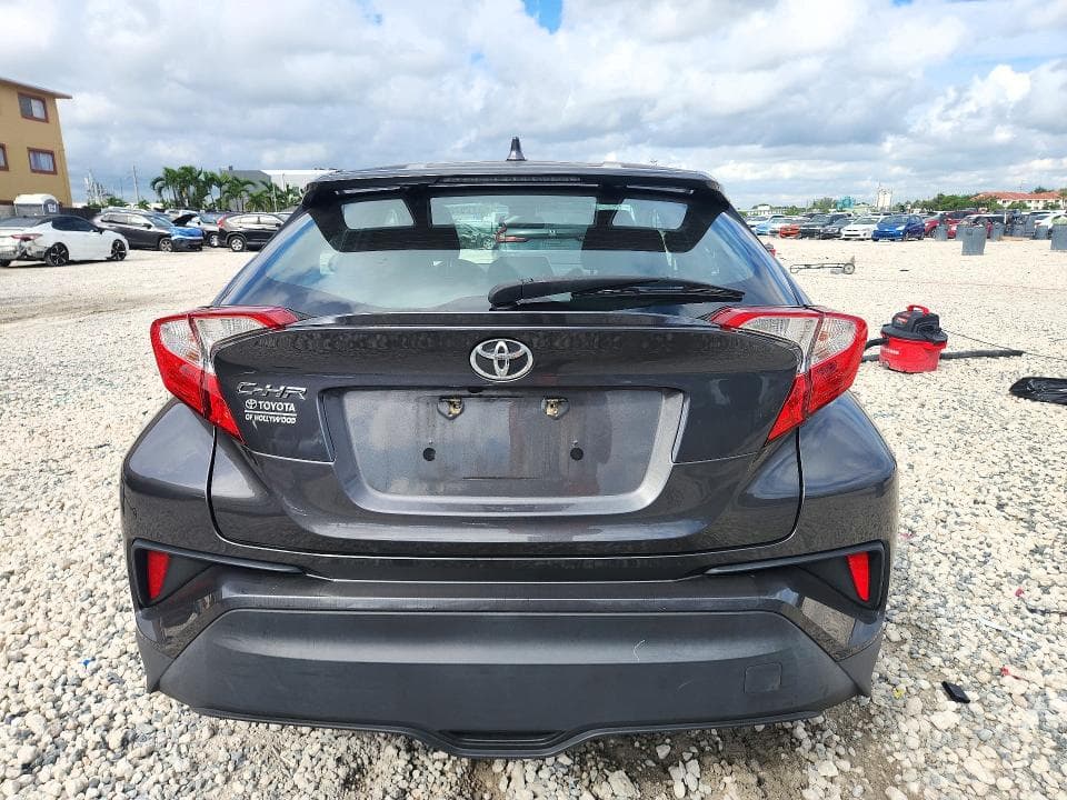 2020 TOYOTA C-HR LE 6
