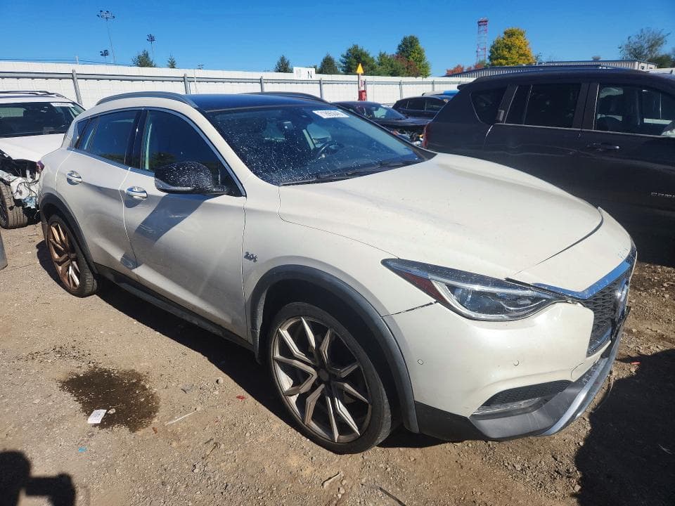 2017 INFINITI QX30 PREMIUM 4
