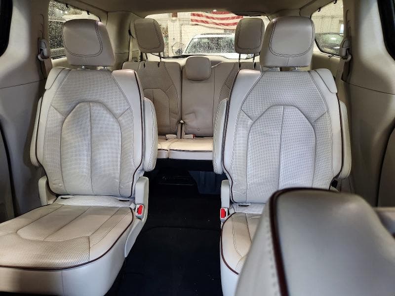 2017 CHRYSLER PACIFICA LIMITED 10