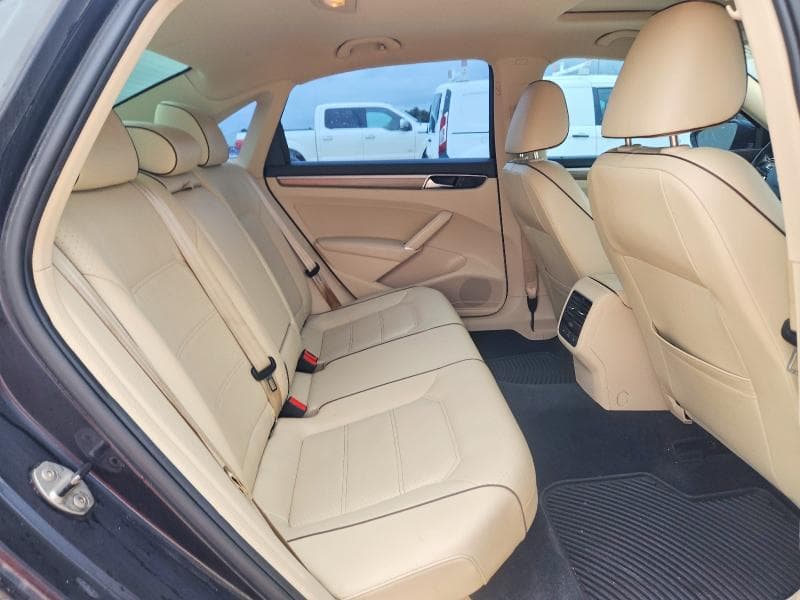 2017 VOLKSWAGEN PASSAT SE 10