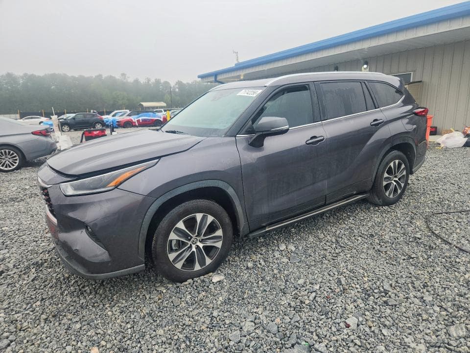 2021 TOYOTA HIGHLANDER XLE