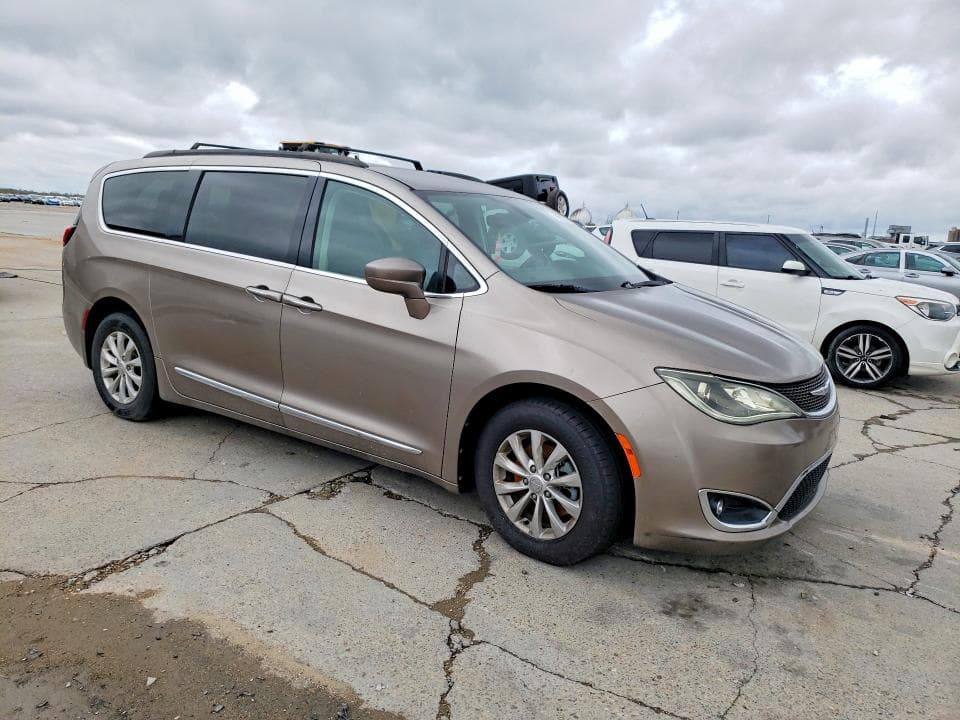 2017 CHRYSLER PACIFICA TOURING L 4