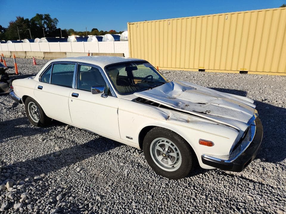 1983 JAGUAR XJ6 4
