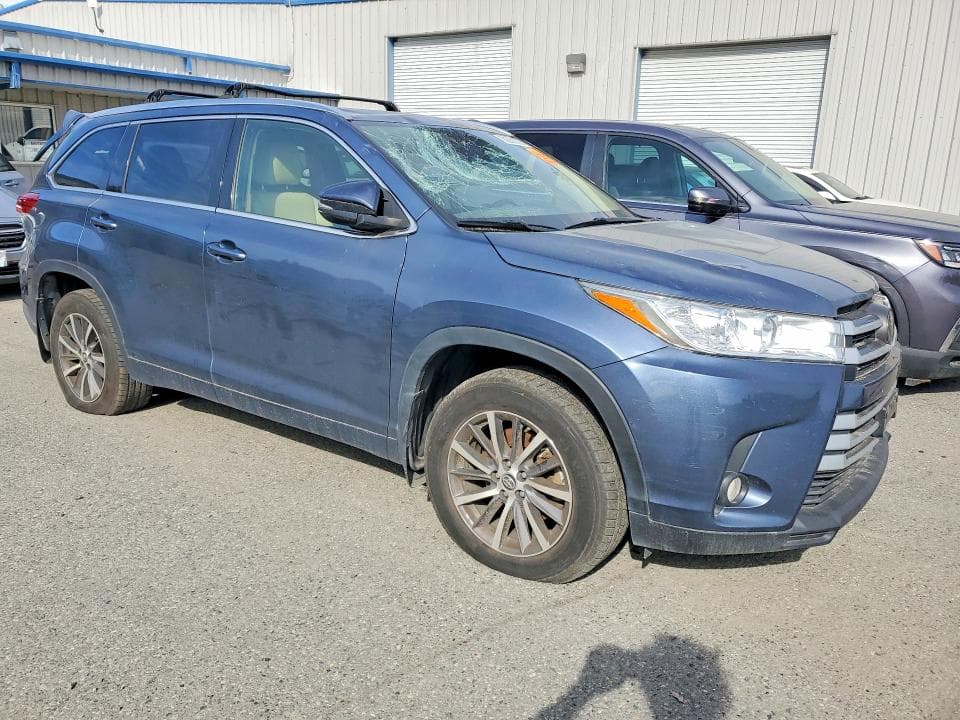 2018 TOYOTA HIGHLANDER XLE 4