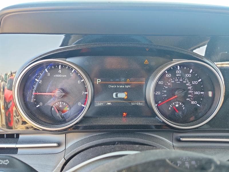 2023 KIA CARNIVAL EX 9
