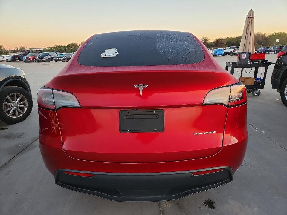 2025 TESLA MODEL Y 6