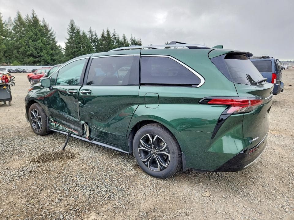 2025 TOYOTA SIENNA PLATINUM 7-PASSENGER 2