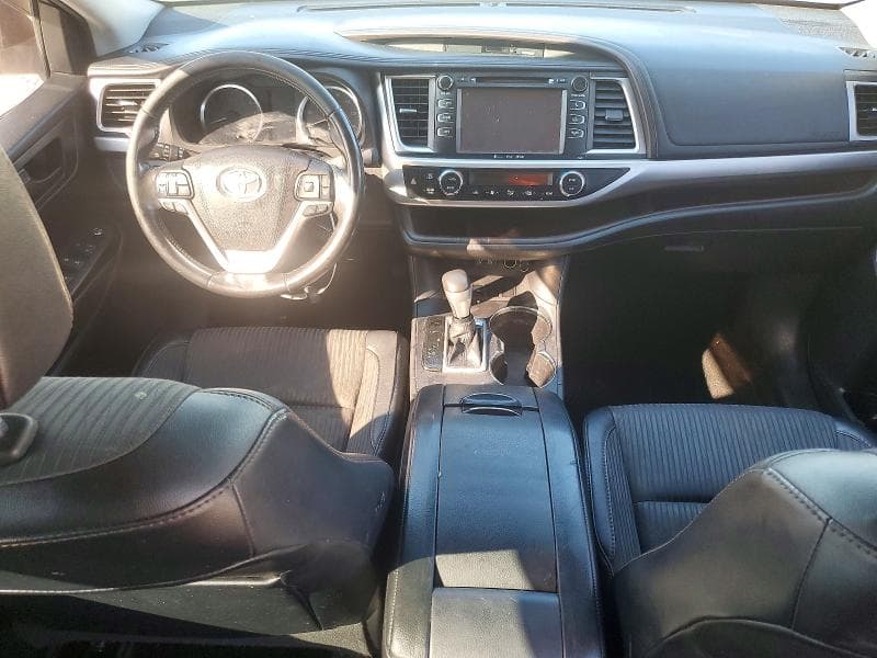 2017 TOYOTA HIGHLANDER LE PLUS 8