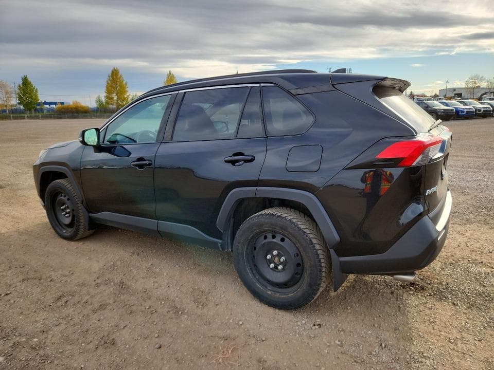 2021 TOYOTA RAV4 LE 2