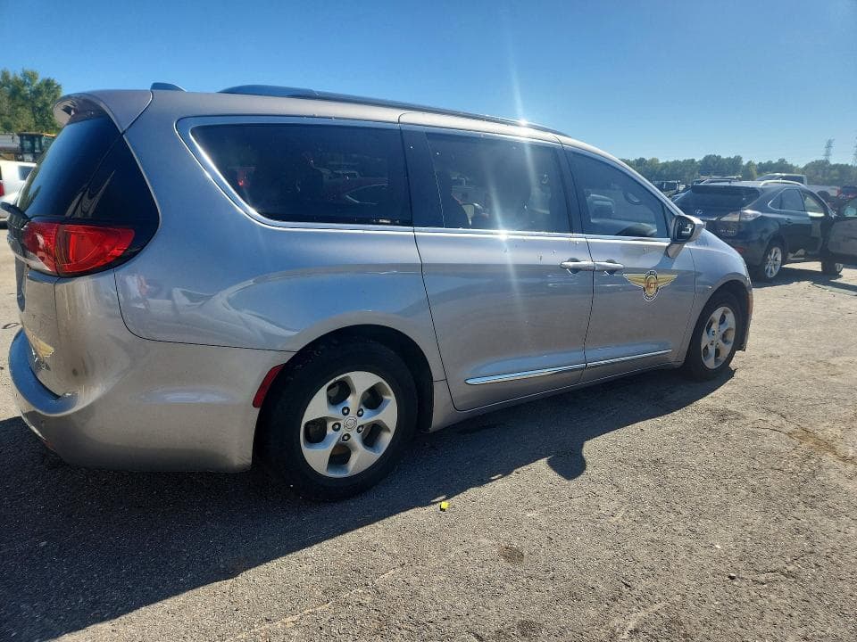 2017 CHRYSLER PACIFICA TOURING L PLUS 3