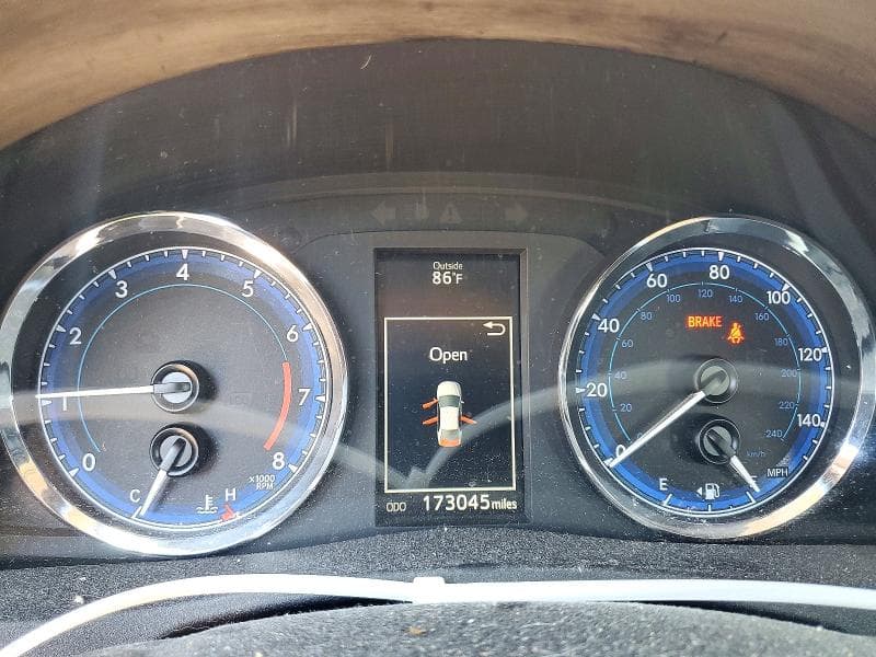 2017 TOYOTA COROLLA SE 9