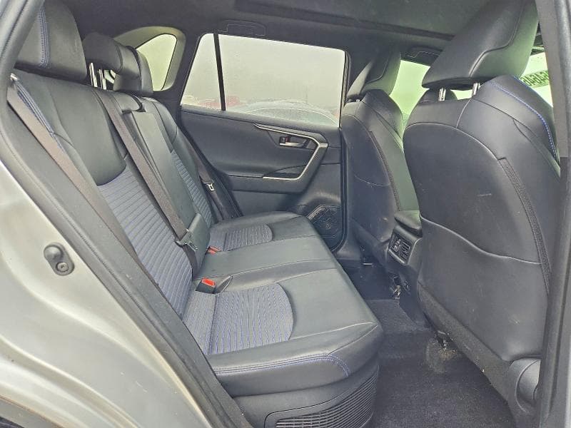2020 TOYOTA RAV4 XSE 11