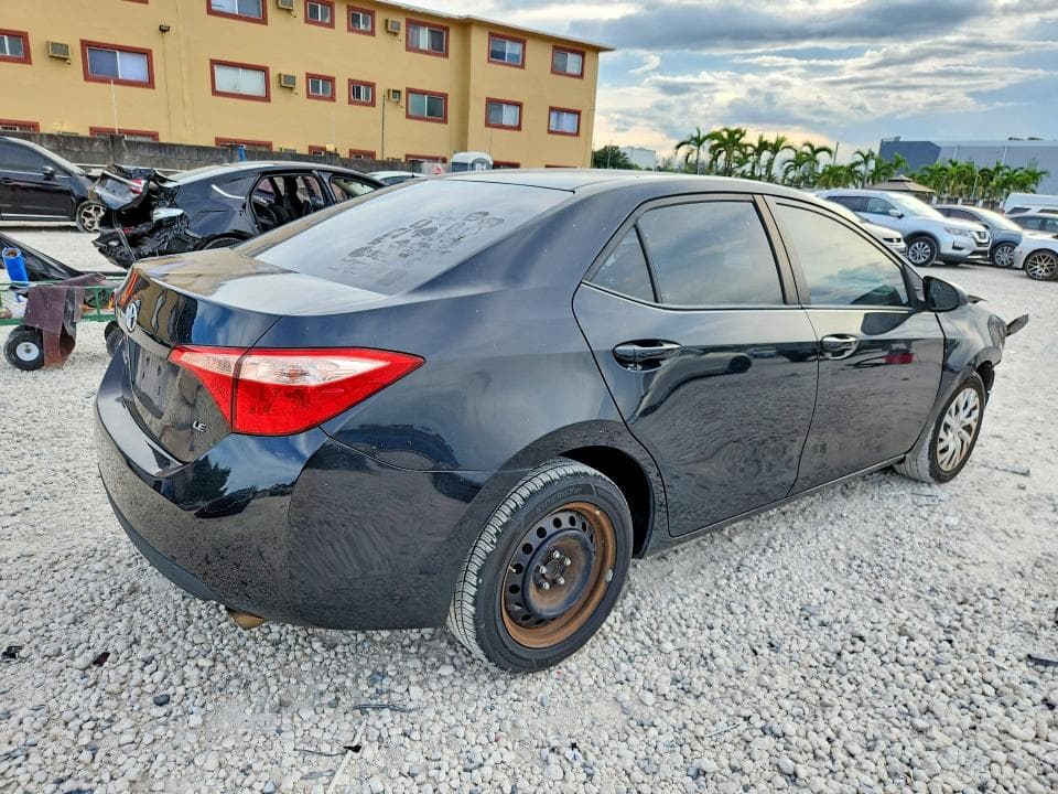 2018 TOYOTA COROLLA LE 3