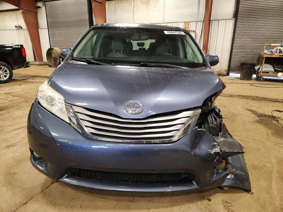 2017 TOYOTA SIENNA XLE 8-PASSENGER 5