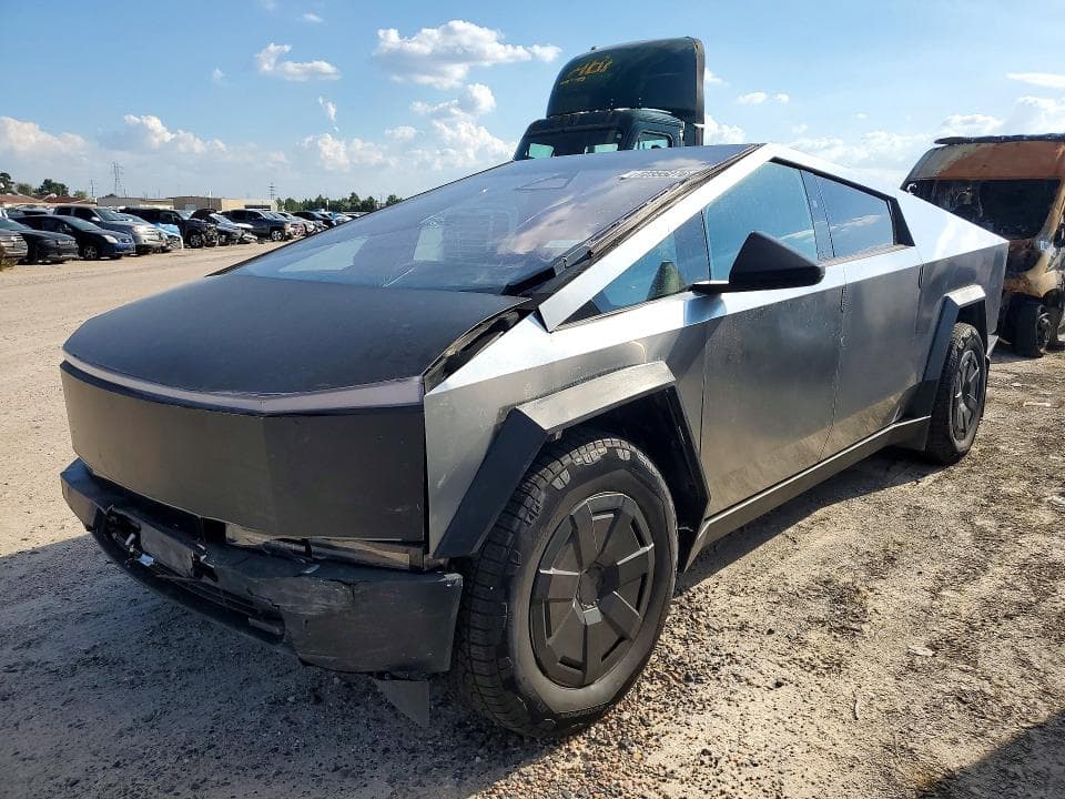 2025 TESLA CYBERTRUCK