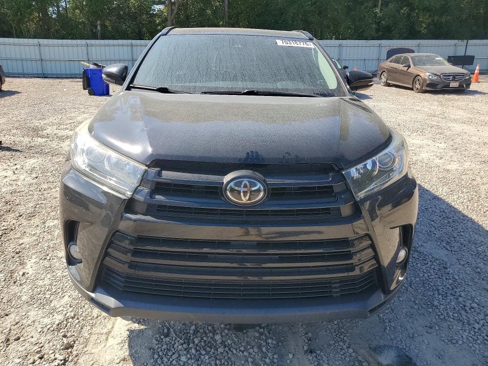 2017 TOYOTA HIGHLANDER SE 5