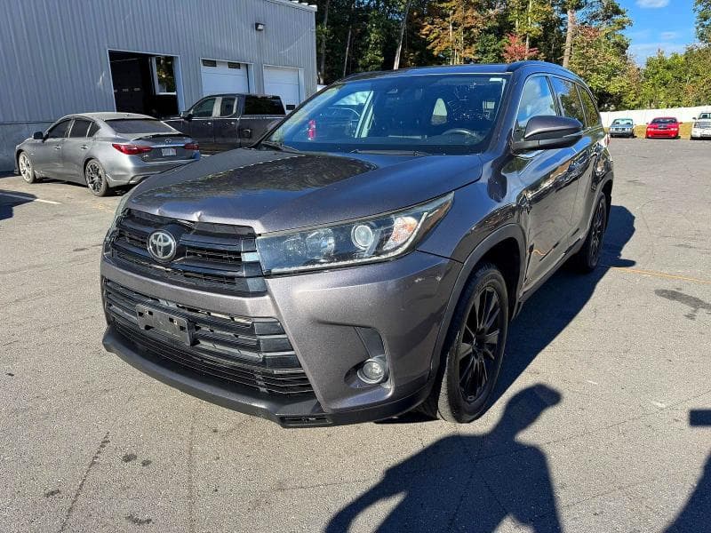 2019 TOYOTA HIGHLANDER SE