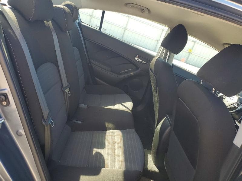2018 KIA FORTE S 10