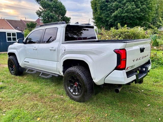 2024 TOYOTA TACOMA SR 3