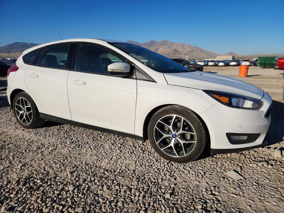 2017 FORD FOCUS SEL 4