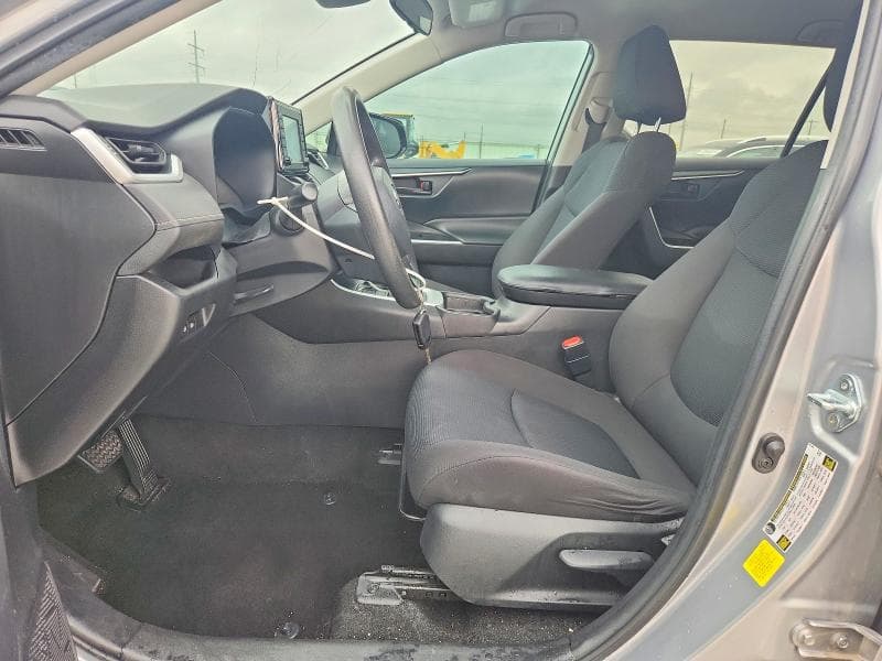 2021 TOYOTA RAV4 LE 7