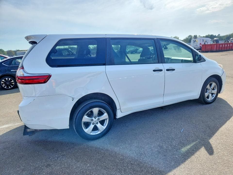 2017 TOYOTA SIENNA L 7-PASSENGER 3