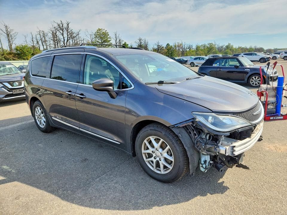2020 CHRYSLER PACIFICA TOURING L 4