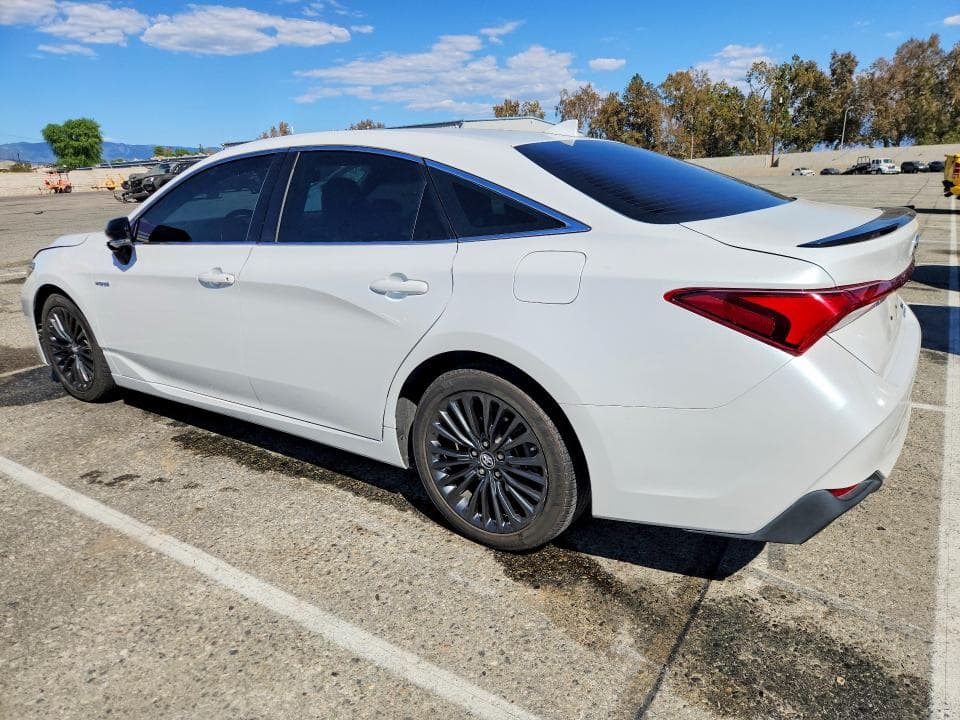 2019 TOYOTA AVALON HYBRID XSE 2