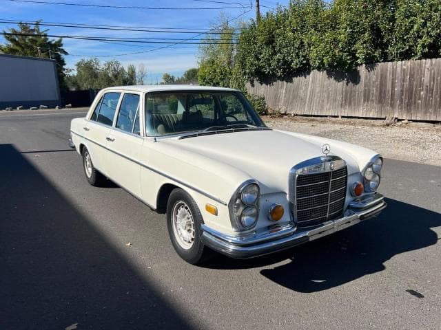 1972 MERCEDES-BENZ 280SEL 4.5