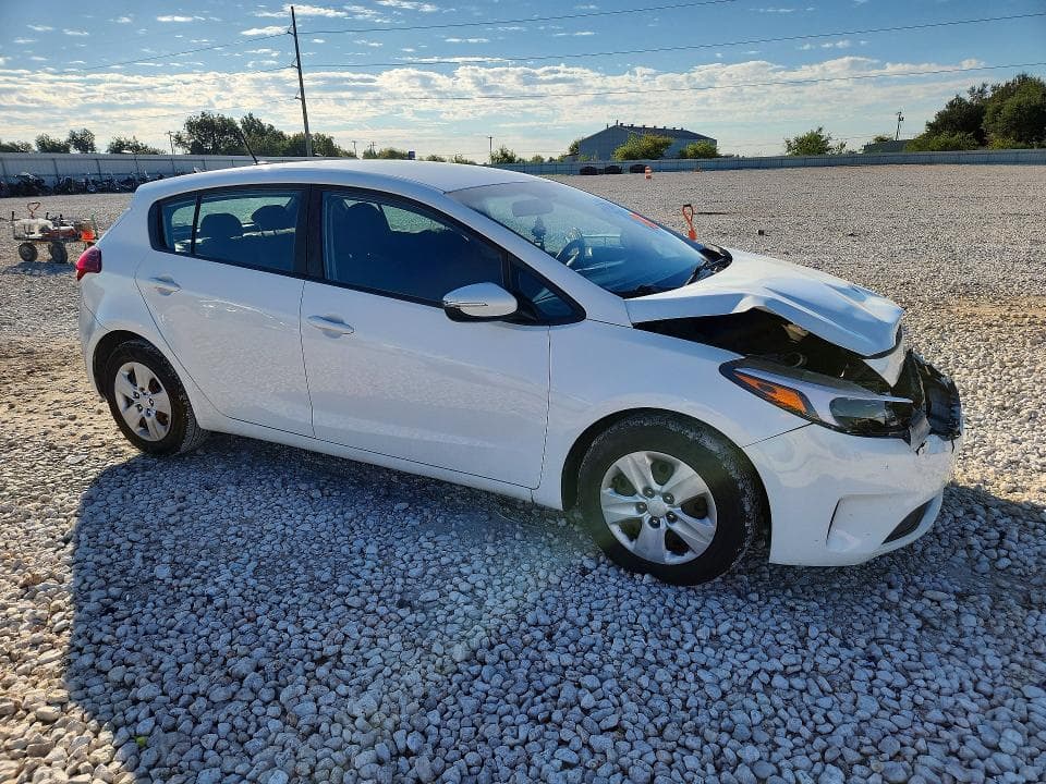 2017 KIA FORTE5 LX 4
