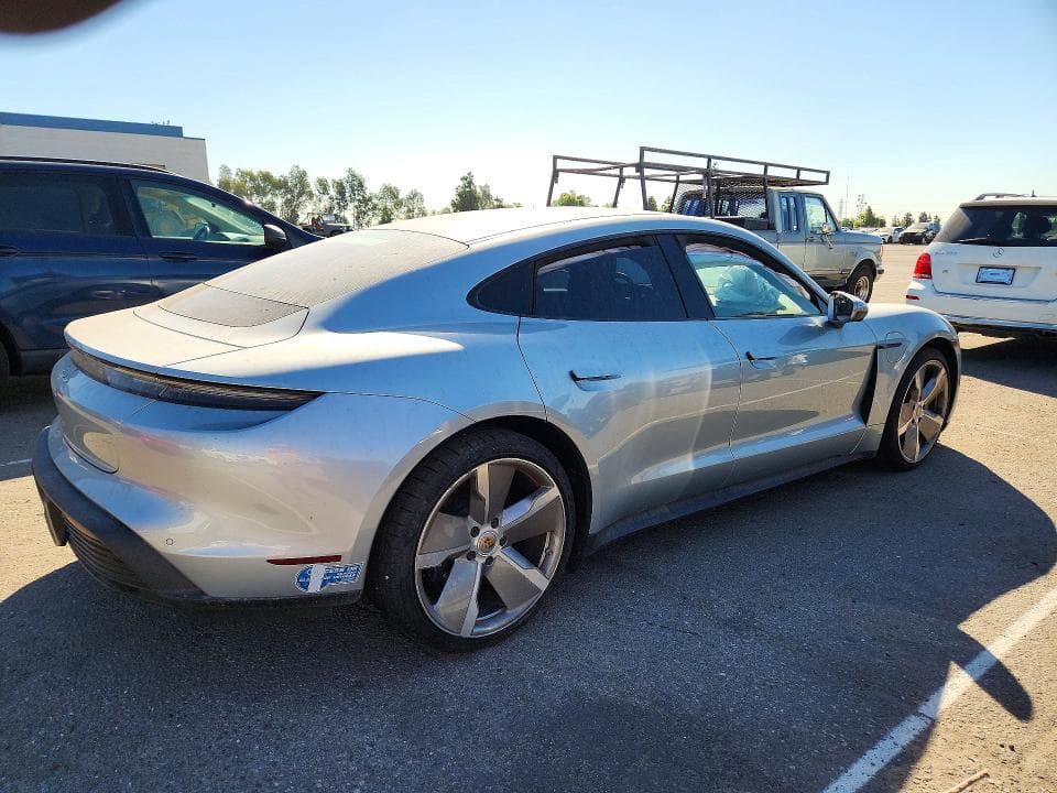 2021 PORSCHE TAYCAN 3