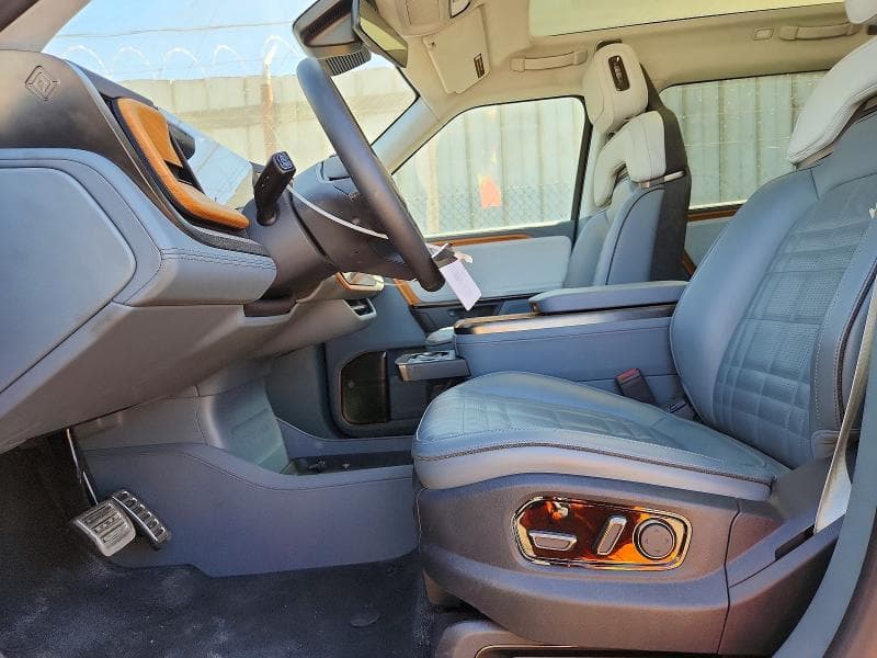2025 RIVIAN R1S PREMIUM 7