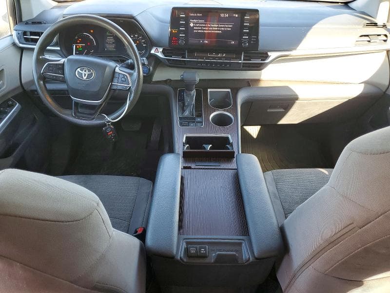 2021 TOYOTA SIENNA LE 8