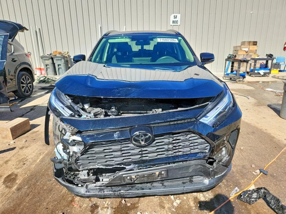 2023 TOYOTA RAV4 XLE 5