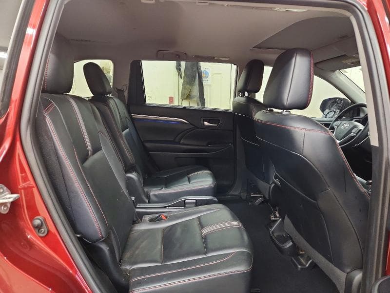 2019 TOYOTA HIGHLANDER SE 11