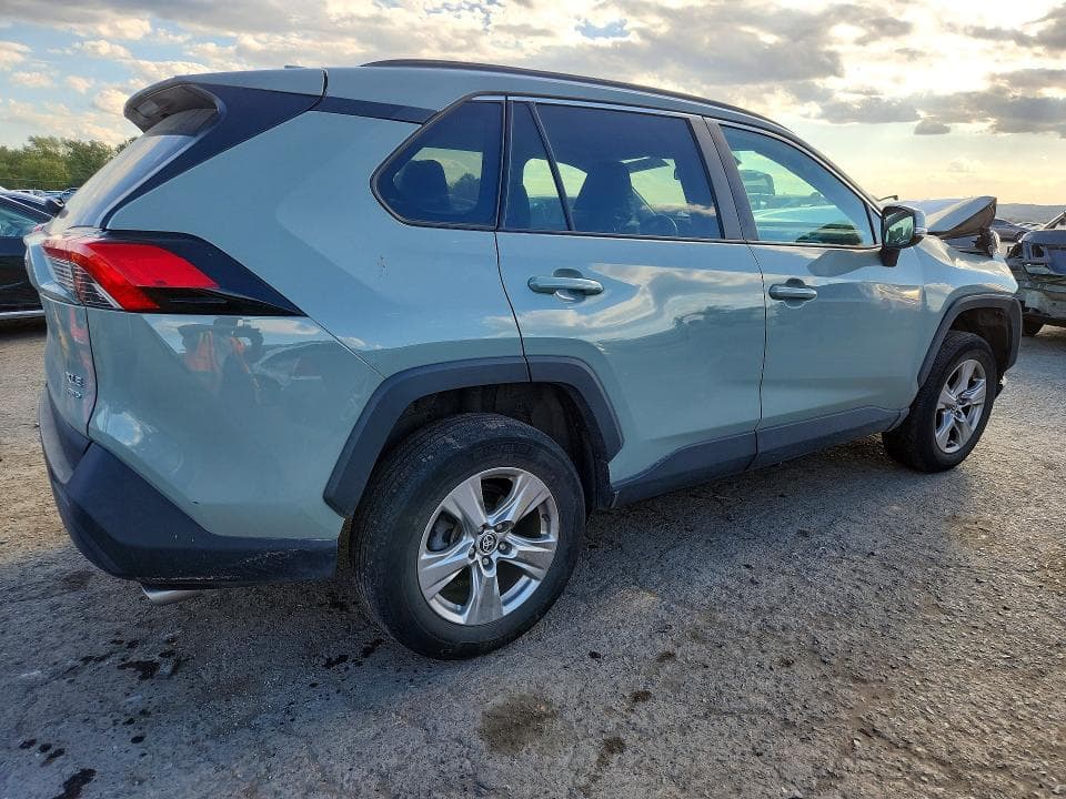 2023 TOYOTA RAV4 XLE 3