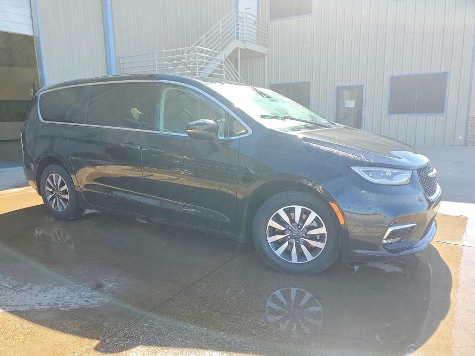 2023 CHRYSLER PACIFICA HYBRID TOURING L 4