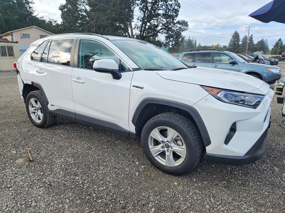 2021 TOYOTA RAV4 XLE 4