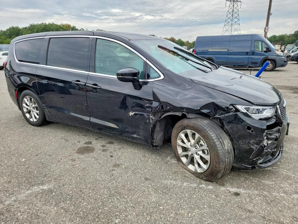 2026 CHRYSLER PACIFICA LIMITED 4