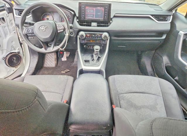 2020 TOYOTA RAV4 XLE 8