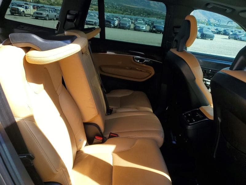 2017 VOLVO XC90 T6 10