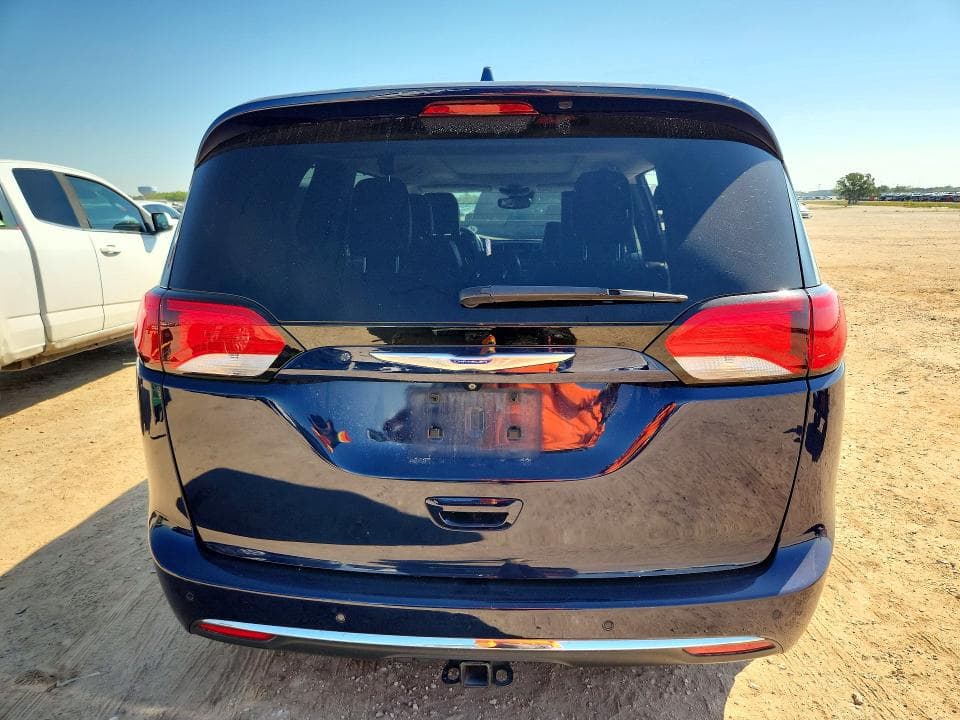 2018 CHRYSLER PACIFICA LIMITED 6